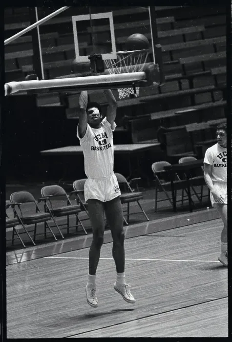 Framed Print : Kareem Abdul-Jabbar Taking Practice Shot Framed Print : Kareem Abdul-Jabbar Taking Practice Shot