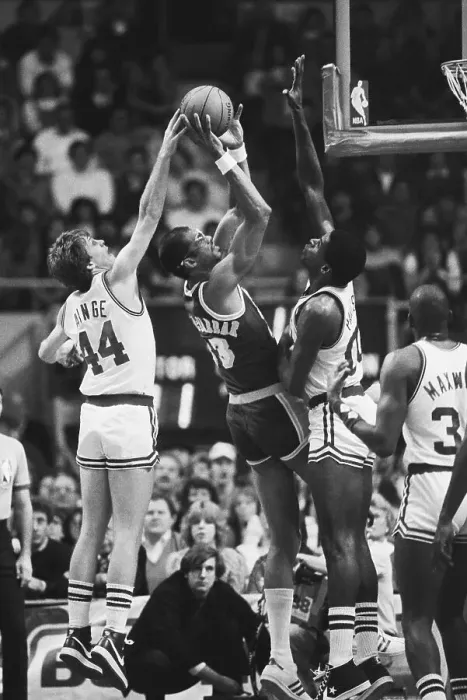 Framed Print : Kareem Abdul-Jabber Shooting Over Celtics Framed Print : Kareem Abdul-Jabber Shooting Over Celtics