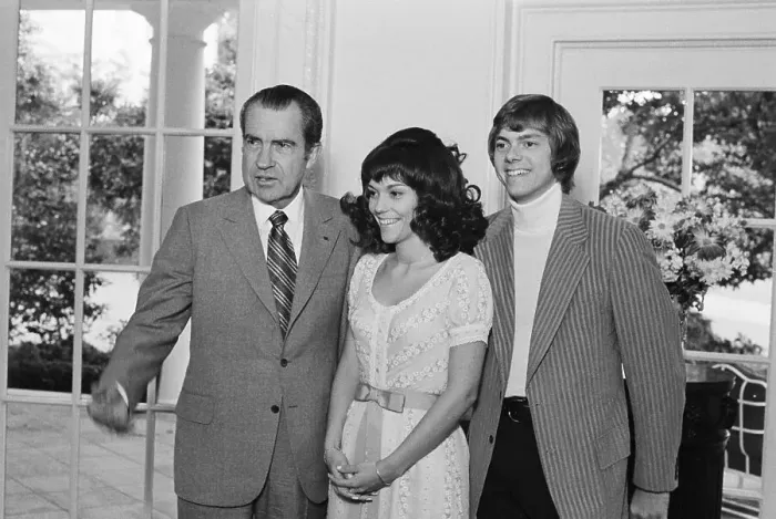 Framed Print : Karen & Richard Carpenter W /  Nixon