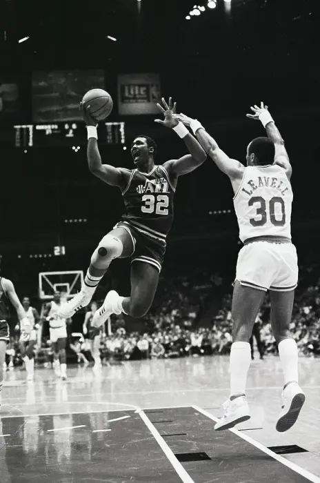 Framed Print : Karl Malone Driving to the Basket Framed Print : Karl Malone Driving to the Basket