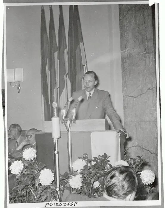 Framed Print : Karl Schmidt-Wittmack Speaking at a News Conference Framed Print : Karl Schmidt-Wittmack Speaking at a News Conference
