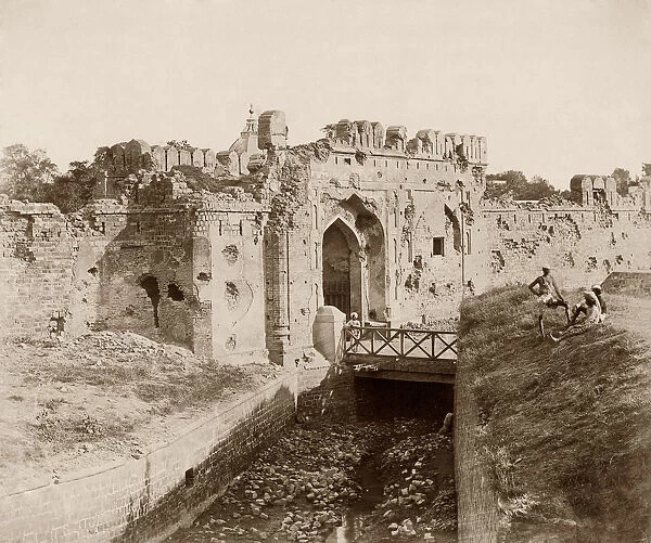 Kashmir Gate. The war-damaged Kashmir Gate on the north wall of the city of Delhi