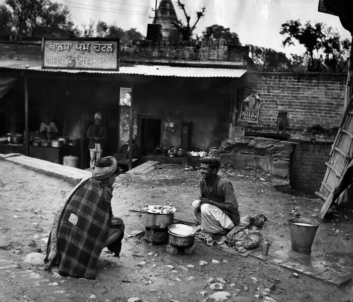 Framed Print : Kashmiri Vendor Framed Print : Kashmiri Vendor