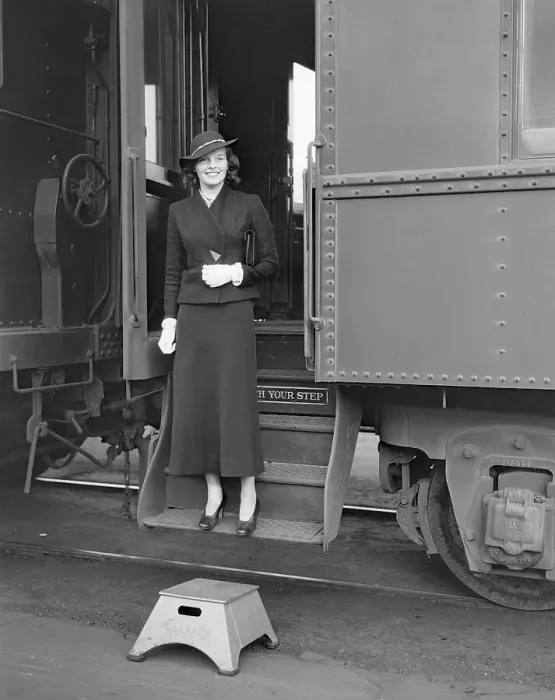 Framed Print : Katharine Hepburn Leaving Train Framed Print : Katharine Hepburn Leaving Train