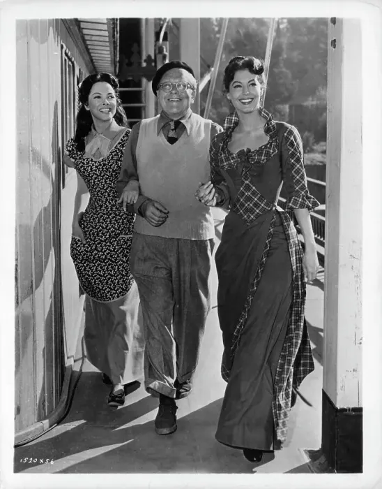 Framed Print : Kathryn Grayson And Ava Gardner In Show Boat Framed Print : Kathryn Grayson And Ava Gardner In Show Boat