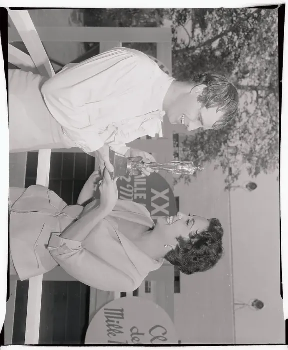 Framed Print : Katy Jurando Showing Her Award to Marlon Brando Framed Print : Katy Jurando Showing Her Award to Marlon Brando