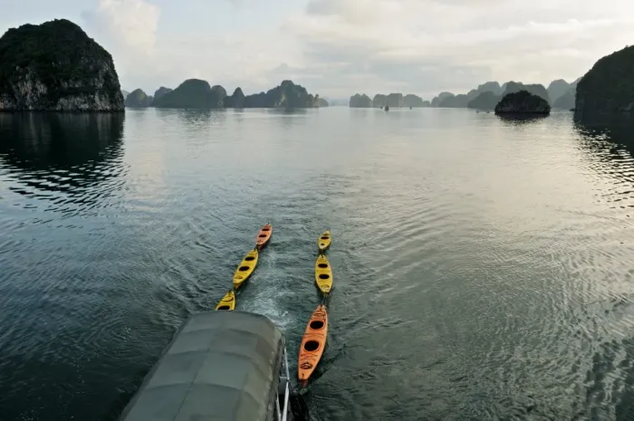 Framed Print : Kayaks pulled by a boat in Bai Tu Long - Ha Long bay - Vietnam