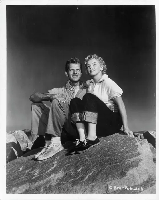 Framed Print : Keith Andes And Marilyn Monroe In Clash By Night Framed Print : Keith Andes And Marilyn Monroe In Clash By Night