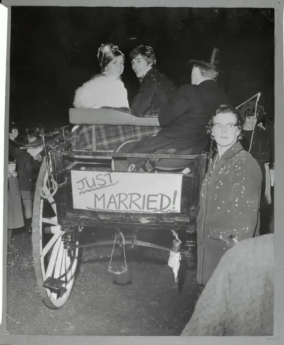 Framed Print : Keith Hopwood and His Bride, Penny Pagni Driving Away in a Horse-and-Buggy Framed Print : Keith Hopwood and His Bride, Penny Pagni Driving Away in a Horse-and-Buggy