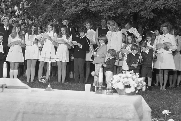 Framed Print : Kennedy Family Attending Graveside Framed Print : Kennedy Family Attending Graveside