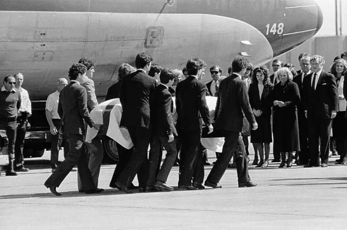 Framed Print : Kennedy Family Carrying Casket Framed Print : Kennedy Family Carrying Casket