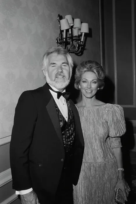 Framed Print : Kenny Rogers And Marianne Gordon Framed Print : Kenny Rogers And Marianne Gordon