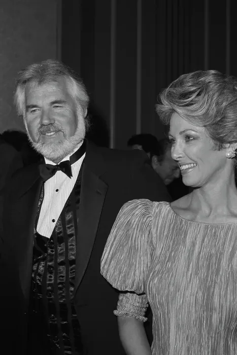 Framed Print : Kenny Rogers And Marianne Gordon