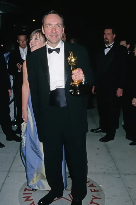 Framed Print : Kevin Spacey Attends 2000 Academy Awards Framed Print : Kevin Spacey Attends 2000 Academy Awards