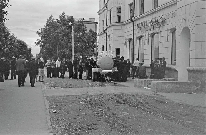Framed Print : Khabarovsk Queue