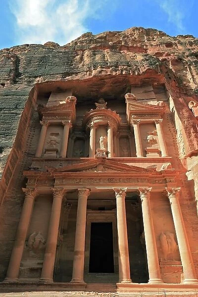 Khazne al-Firaun, Pharaohs treasure house, a mausoleum carved out of the rock by the Nabataeans in the ancient city of Petra, Unesco World Heritage Site, Jordan