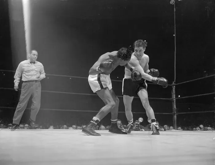 Framed Print : Kid Gavilan Boxing Against Billy Graham Framed Print : Kid Gavilan Boxing Against Billy Graham