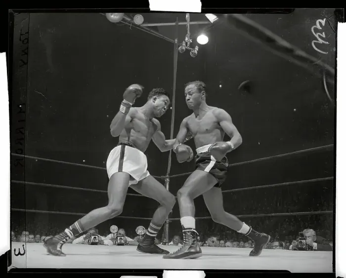 Framed Print : Kid Gavilan Boxing Against Johnny Bratton Framed Print : Kid Gavilan Boxing Against Johnny Bratton