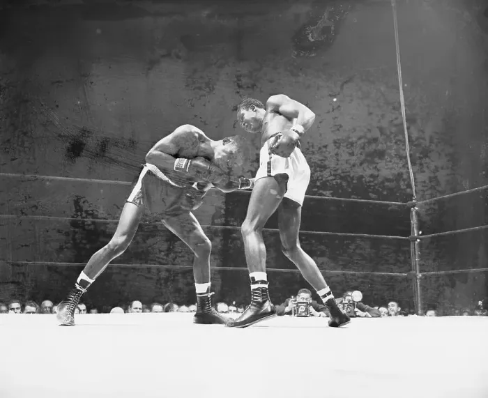 Framed Print : Kid Gavilan Punching Ike Williams Framed Print : Kid Gavilan Punching Ike Williams