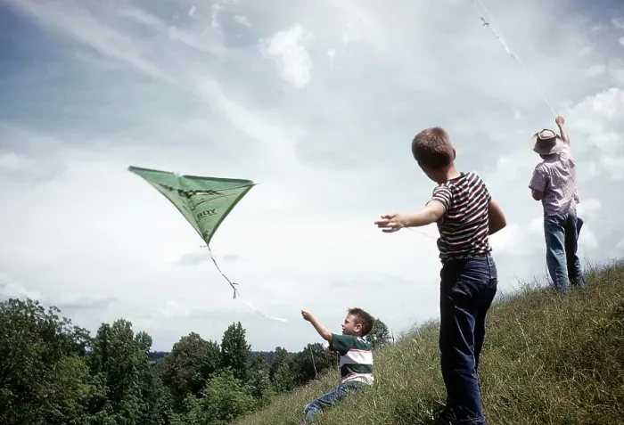 Framed Print : KIDS FLY KITES Framed Print : KIDS FLY KITES