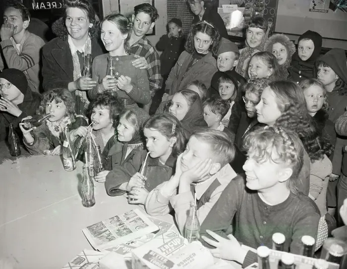 : Kids Watch Tv In Candy Store / Soda Parlor : Kids Watch Tv In Candy Store / Soda Parlor