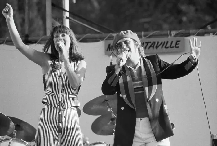 Framed Print : Kiki Dee and Elton John Performing Framed Print : Kiki Dee and Elton John Performing