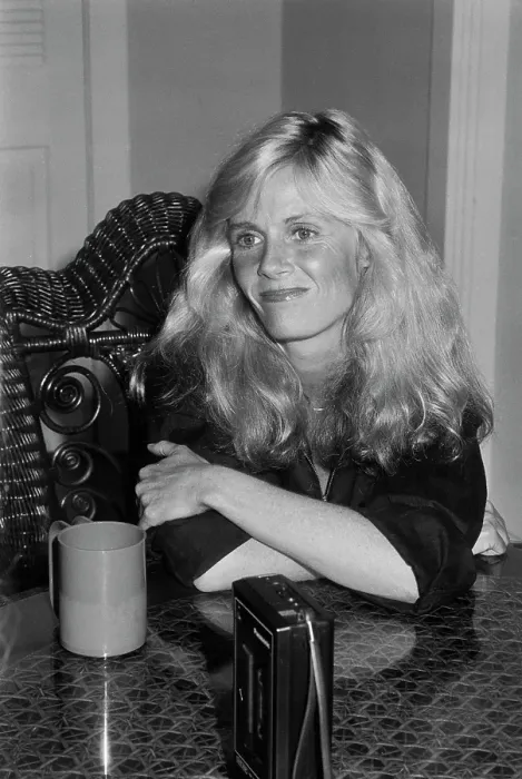 Framed Print : Kim Carnes, American Singer & Songwriter Framed Print : Kim Carnes, American Singer & Songwriter