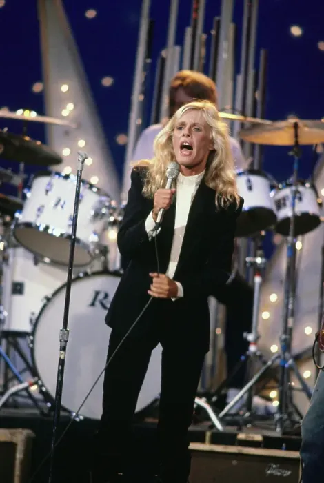 Framed Print : Kim Carnes Plays The Merv Griffin Show Framed Print : Kim Carnes Plays The Merv Griffin Show