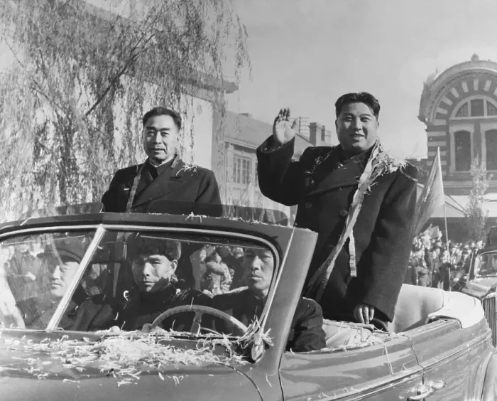 Framed Print : Kim Il Sung With Chou En-Lai Waving