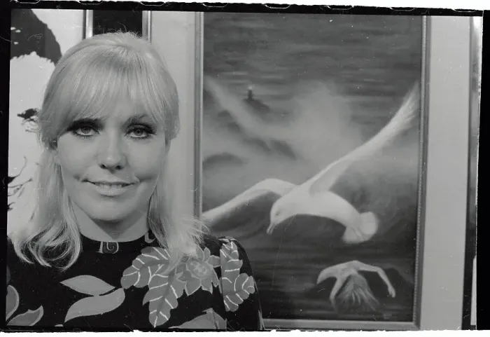 Framed Print : Kim Novak Standing by Her Painting Framed Print : Kim Novak Standing by Her Painting