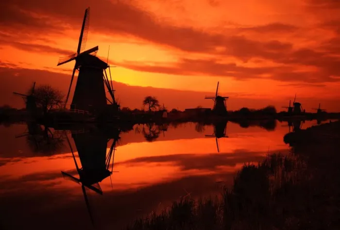 Framed Print : Kinderdijk Mill Silhouettes Framed Print : Kinderdijk Mill Silhouettes