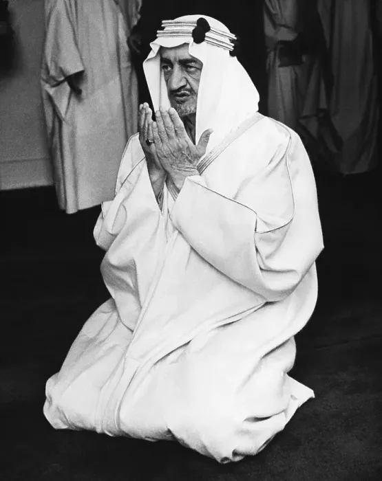 Framed Print : King Faisal Kneels in Prayer Framed Print : King Faisal Kneels in Prayer