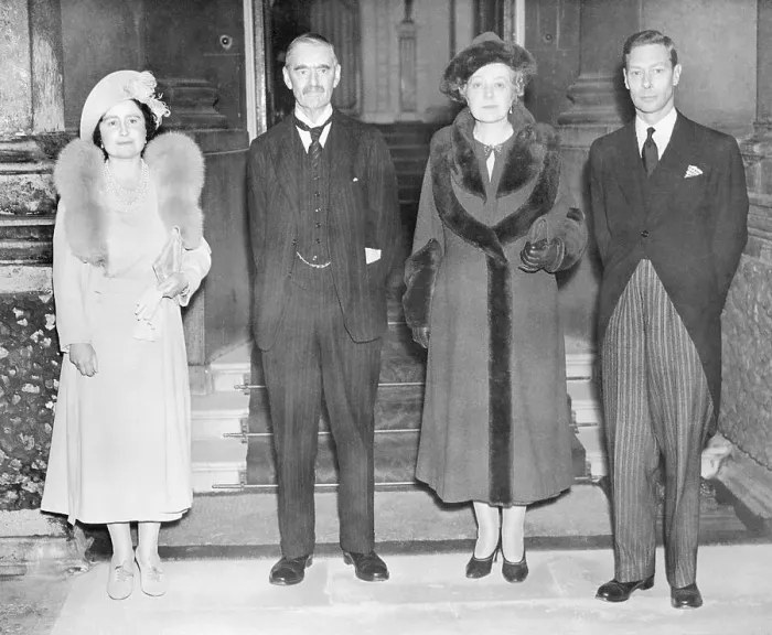 Framed Print : King George, Queen Elizabeth and Neville Chamberlain Framed Print : King George, Queen Elizabeth and Neville Chamberlain