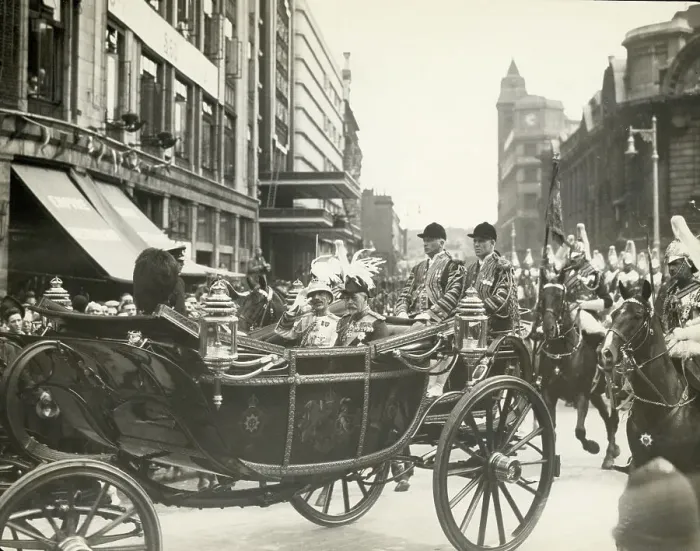 Framed Print : King George Vi In Carriage W / King Faisal