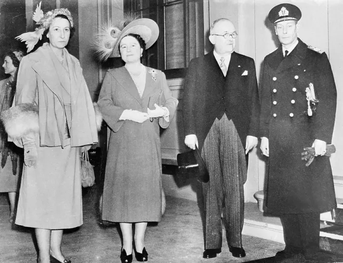 Framed Print : King George VI and Queen Elizabeth Posing With Their Guest Framed Print : King George VI and Queen Elizabeth Posing With Their Guest