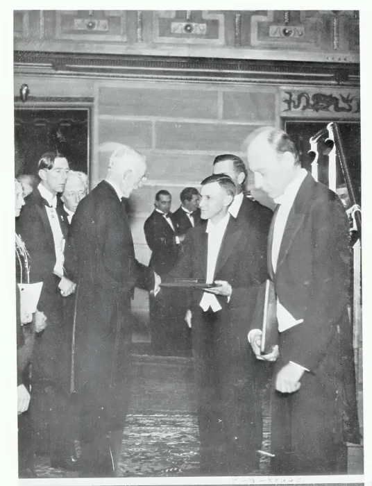 Framed Print : King Gustav Presenting Nobel Prize for Medicine Framed Print : King Gustav Presenting Nobel Prize for Medicine