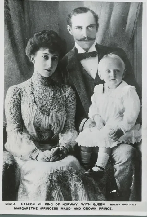 Framed Print : King Haakon With Wife and Son Framed Print : King Haakon With Wife and Son
