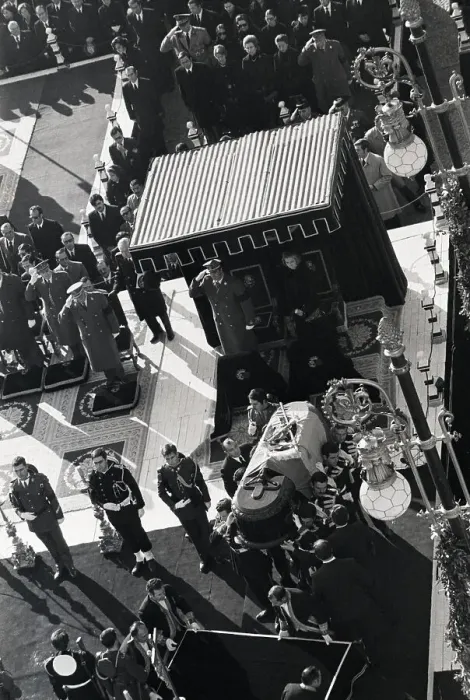 Framed Print : King Juan Carlos Salutes Casket