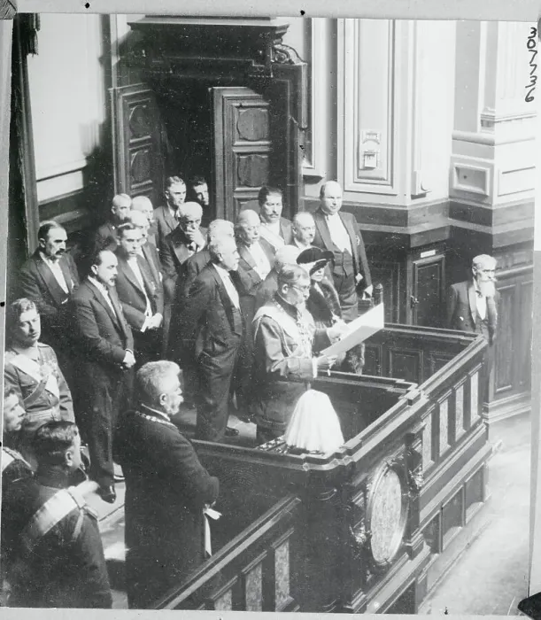 Framed Print : King Reading Opening Address Framed Print : King Reading Opening Address