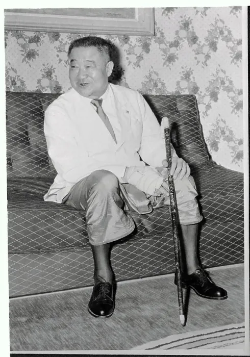 Framed Print : King Sisavongvong Sitting on Couch Framed Print : King Sisavongvong Sitting on Couch