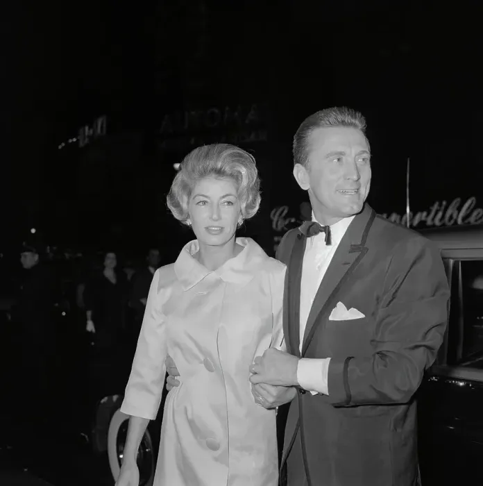 Framed Print : Kirk and Ann Douglas Posing for Photographer Framed Print : Kirk and Ann Douglas Posing for Photographer