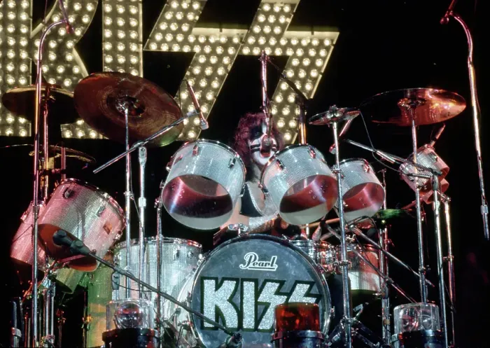 Framed Print : Kiss Performing