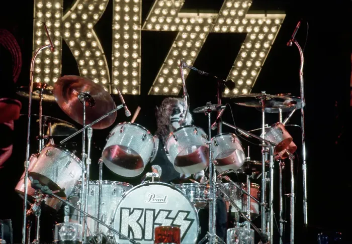 Framed Print : Kiss Performing