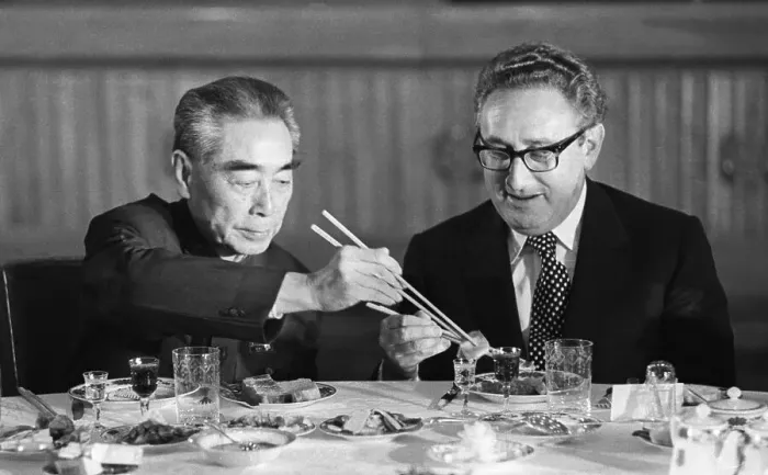 Framed Print : Kissinger Eating with Zhou Enlai