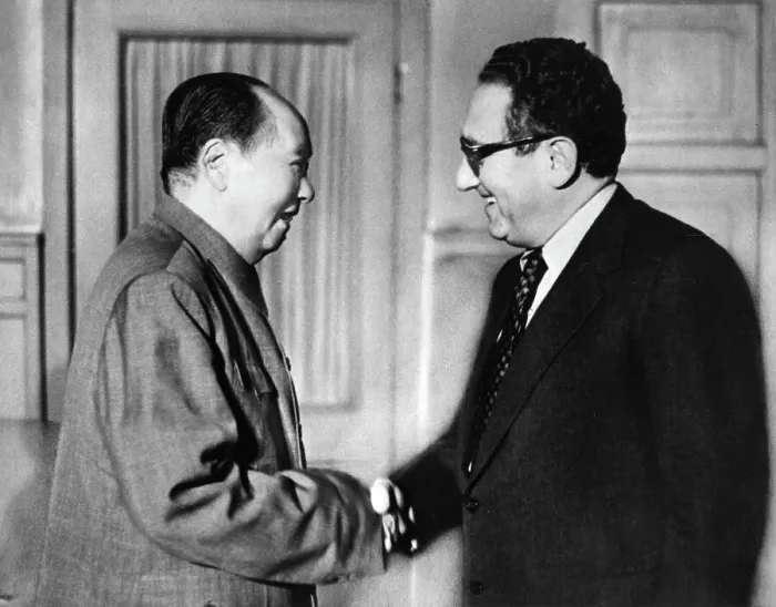 Framed Print : Kissinger And Tse-Tung Shake Hands Framed Print : Kissinger And Tse-Tung Shake Hands