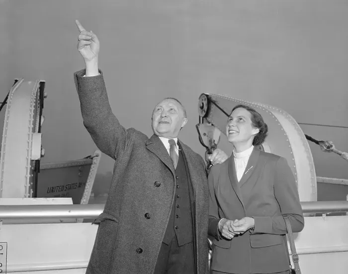 Framed Print : Konrad Adenauer Pointing Skywards Framed Print : Konrad Adenauer Pointing Skywards