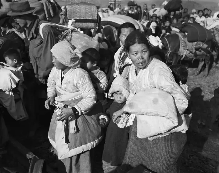 Framed Print : Koreans On The Move, Mother W / Baby On Ba Framed Print : Koreans On The Move, Mother W / Baby On Ba