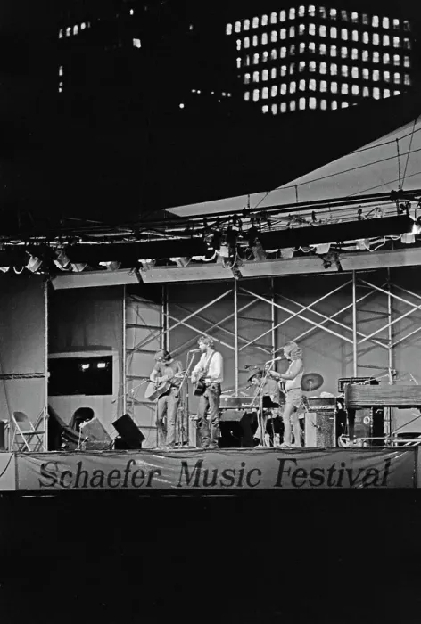 Framed Print : Kris Kristofferson Plays The Schaefer Music Festival Framed Print : Kris Kristofferson Plays The Schaefer Music Festival