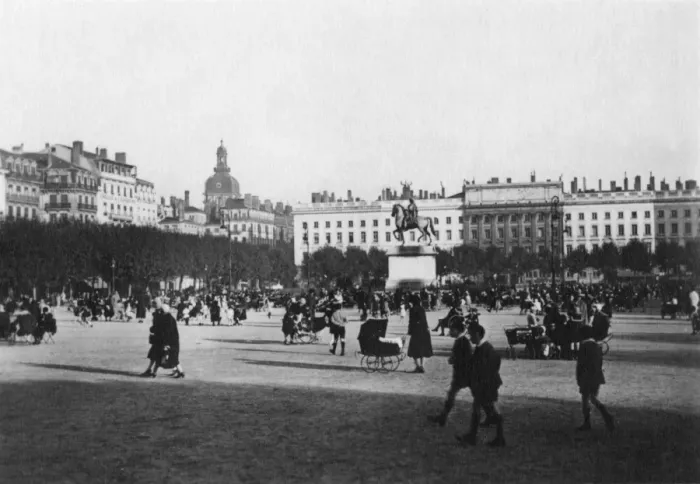 Framed Print : La Place Bellecour Framed Print : La Place Bellecour