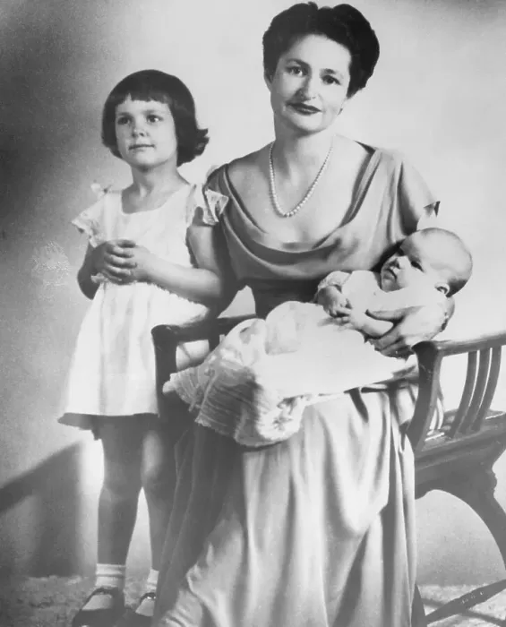 Framed Print : Lady Bird Johnson with Her Young Daughters Framed Print : Lady Bird Johnson with Her Young Daughters